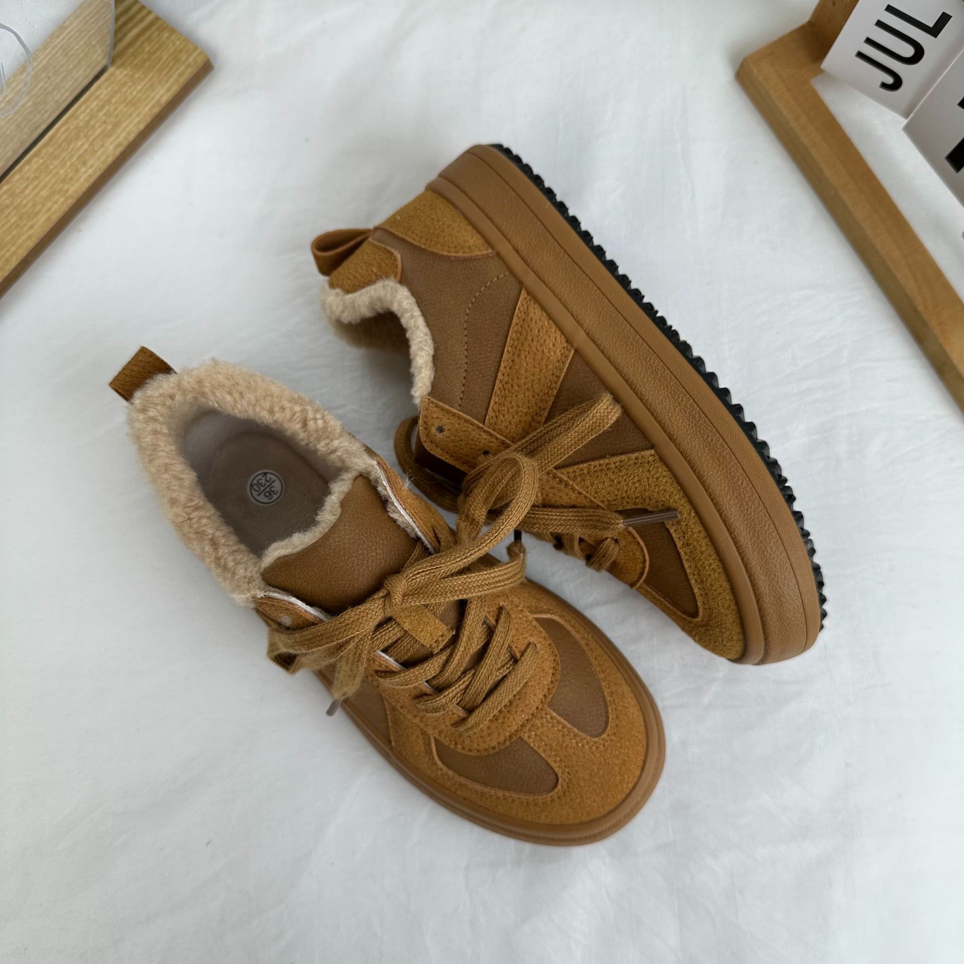 Cordero de peluche retro versátil zapatos de algodón gruesos con zapatos de entrenamiento de peluche gruesos 2024 nuevos zapatos de invierno de mujer 6580