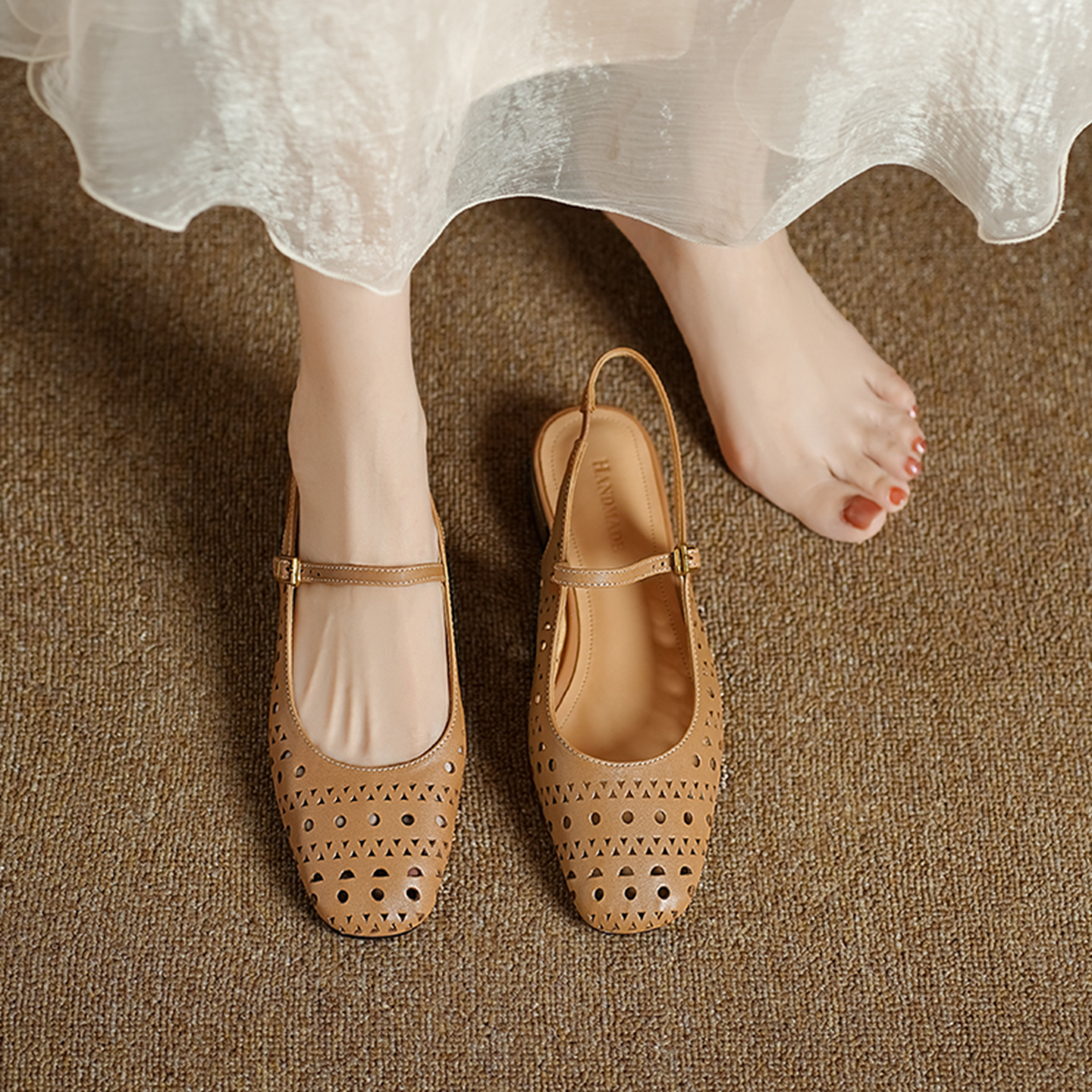 Sandal nữ hở mũi gót thấp quai ngang đế bệt — đen