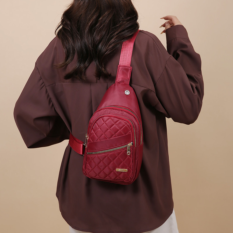 Nuevo bolso de pecho de moda de diamante de lujo ligero para mujeres, bolso de hombro de nicho de gran capacidad, bolso de transporte simple al por mayor