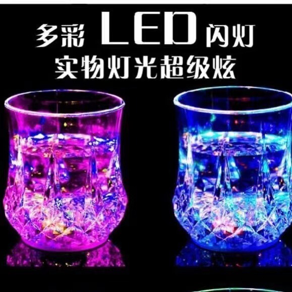 Luminous pineapple mug beer mug bar colorful luminous mug induction lamp creative luminous mug cross-border e-commerce hot sale