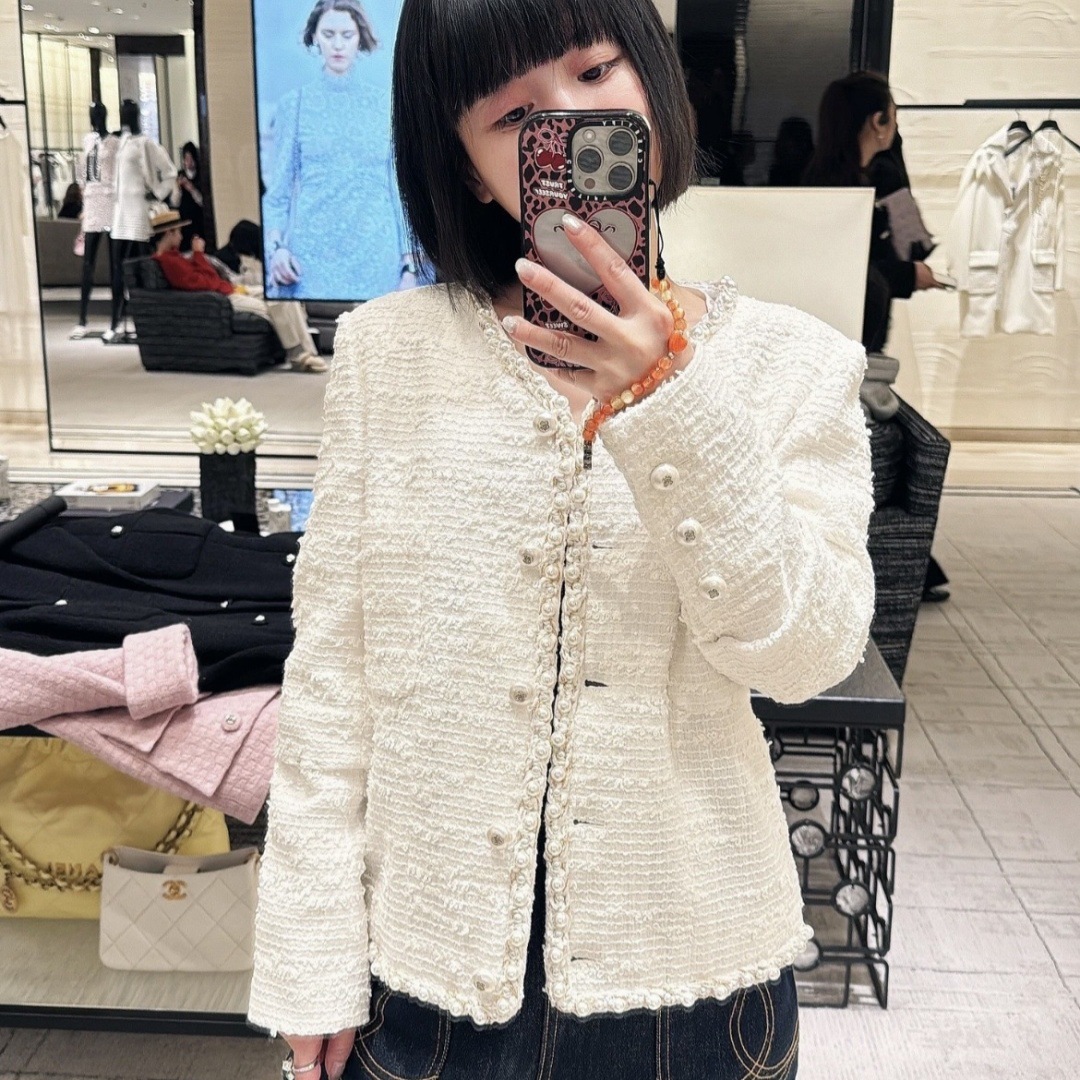 Elegant Lady Milky White White Twill Pearl Edge Buttons 2025 Spring Short V Neck Long-Sleeved Jacket for Women