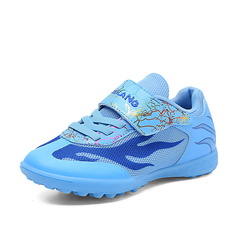 Nuevo transfronterizo niños y niñas transpirables cómodos deportes ociosos zapatos de fútbol clavos de hierba competencia de niños estudiantes fabricantes