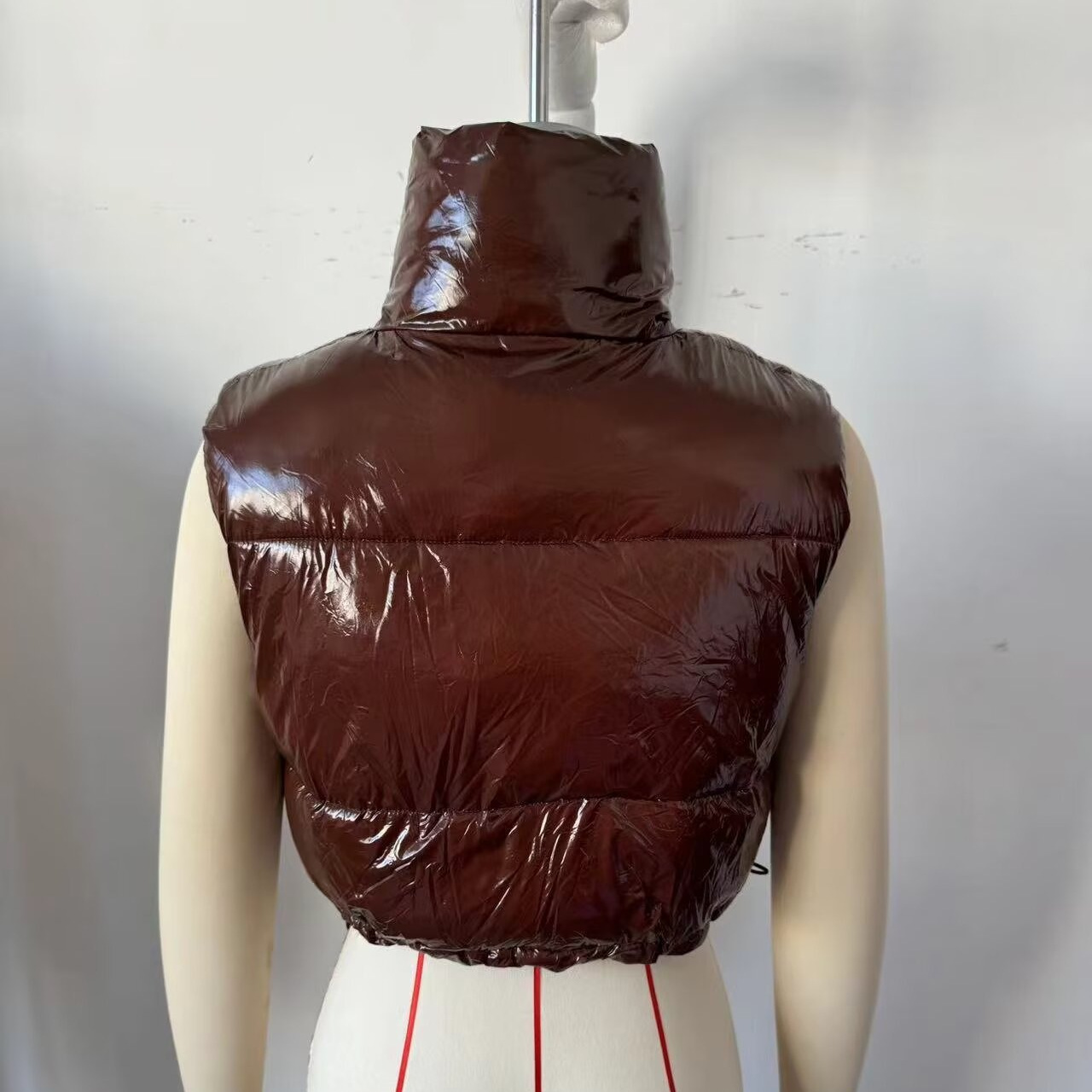 Damenbekleidung 2024 Herbst und Winter neue Mode mit Pailletten beschichtete kurze Baumwolljacke Weste_voghion.com