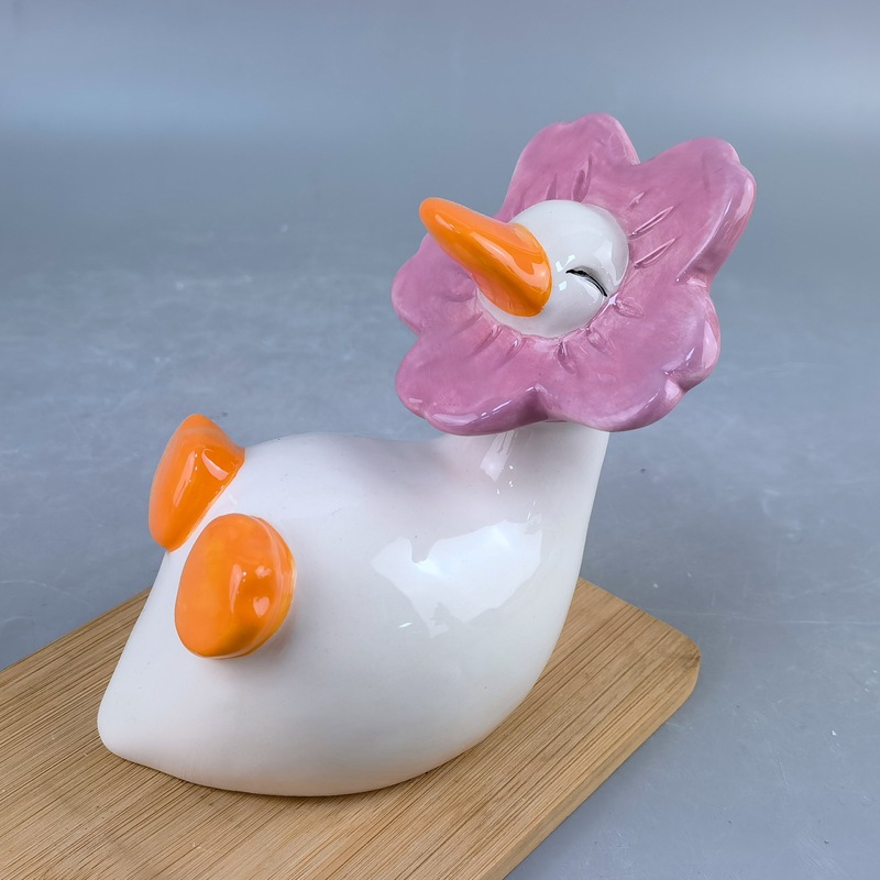 Artualidades de cerámica creativas de pato lindo nuevo estilo chino decoración de tres piezas para el hogar adornos de animales pato absorbente