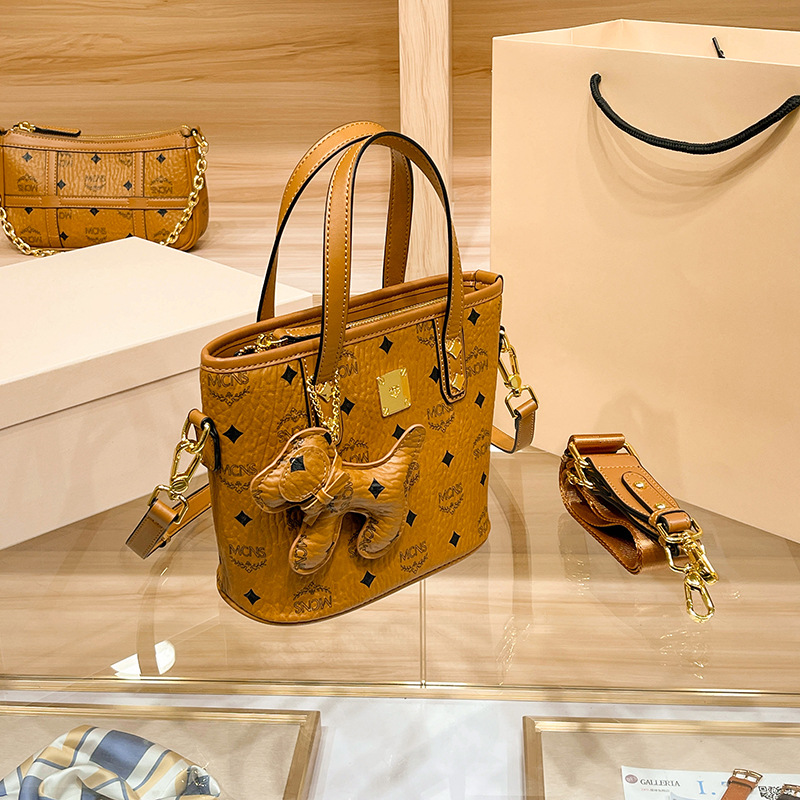 Vegetable Basket 2024 New Fashionable, Small and Elegant, High Grade Feeling Handbill, Shoulder Crossbody Bag for Women_voghion.com