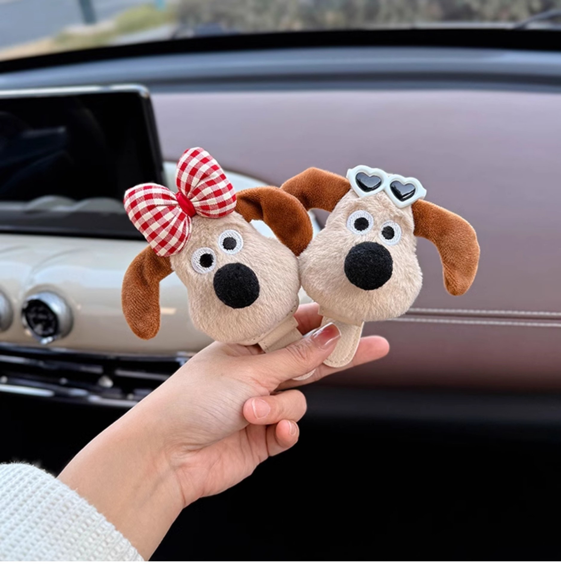 Car-Mounted Glasses Clip for Use in the Car, Sunglasses Holder, Sun Visor Magnetic Clip, Cute Decorative Accessory for Women