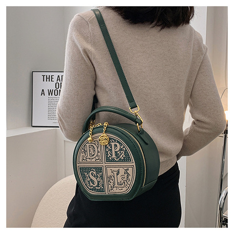 Women's Medium Pu Leather Letter Basic Vintage Style Round Zipper Shoulder Bag Crossbody Bag Bucket Bag display picture 2