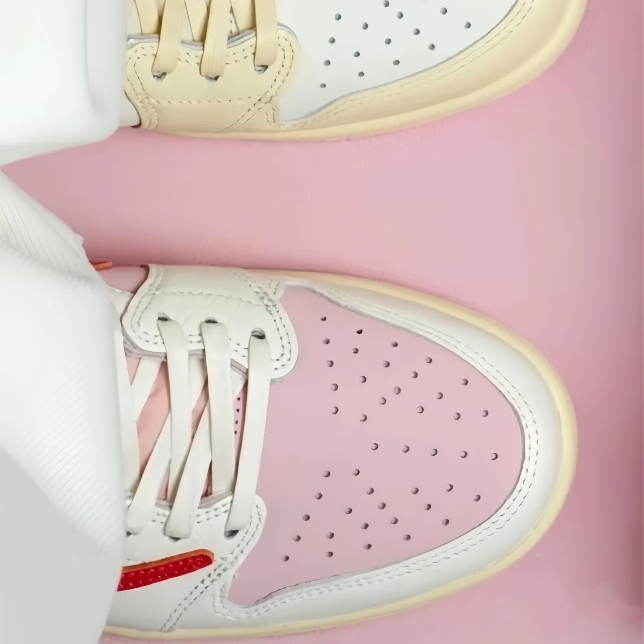 AJ1 Travis Scott Low Pink Reverse Swoosh Collaboration Trendy Sports Casual Sneakers Retro Basketball Shoes