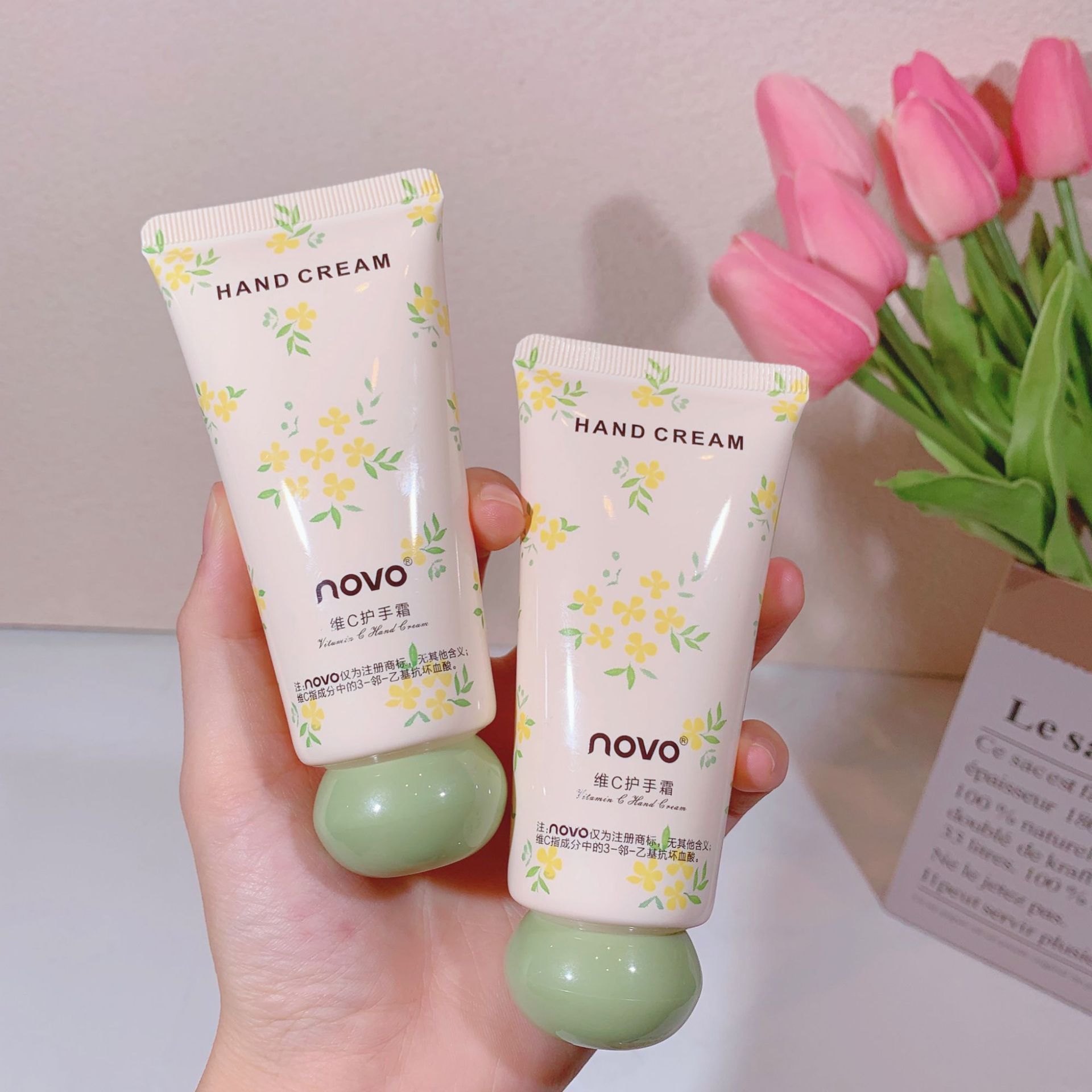 NOVO hand cream is naturally moisturizing, hydrating and hydrating. It is refreshing and non-greasy in autumn and winter. It is small, portable and affordable for students undefined