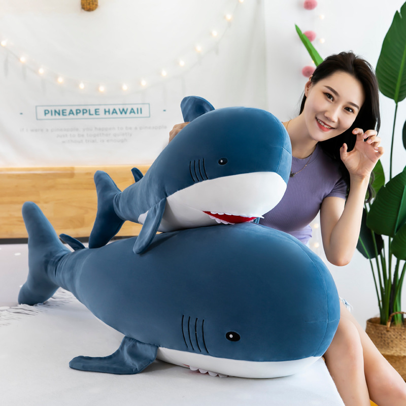 2021新款创意玩具可爱鲨鱼公仔卧室沙发装饰鲨鱼抱枕毛绒玩具批发