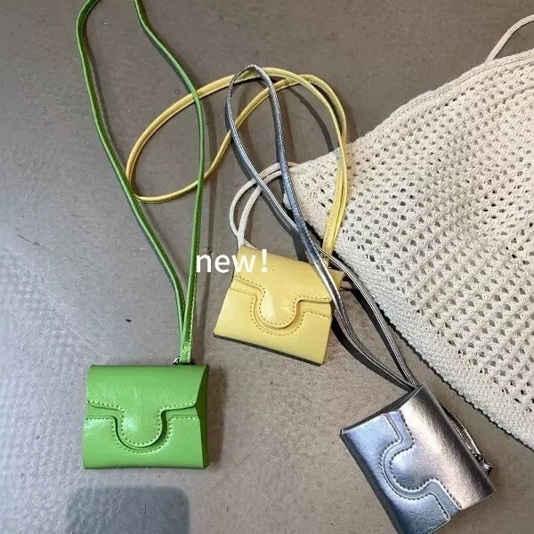 Spring and summer new 2025 hanging neck box niche design retro mini change card headset key mouth red envelope tide