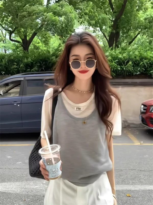 韓国シックでシックなデザインの女性用ニット半袖Tシャツ、夏にユニークで超見栄えの良いフェイクツーピーストップス|undefined