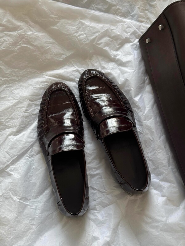 Cowhide ~ Grape Mom's Same Style Genuine Leather Retro Pleated Loafers for Women with Thick Heels and Lazy Flats Shoes