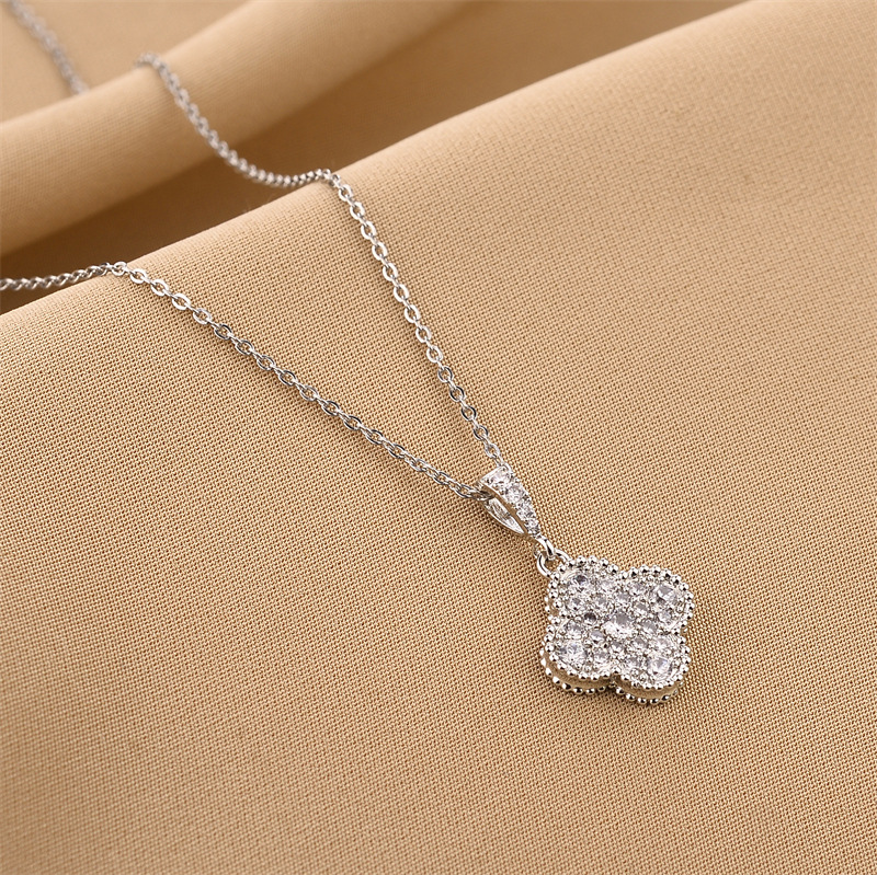 Collar de acero de titanio para mujeres simple y versátil estilo ligero de lujo nicho diseño de alta calidad no decoloración joyería de cadena de clavícula al por mayor