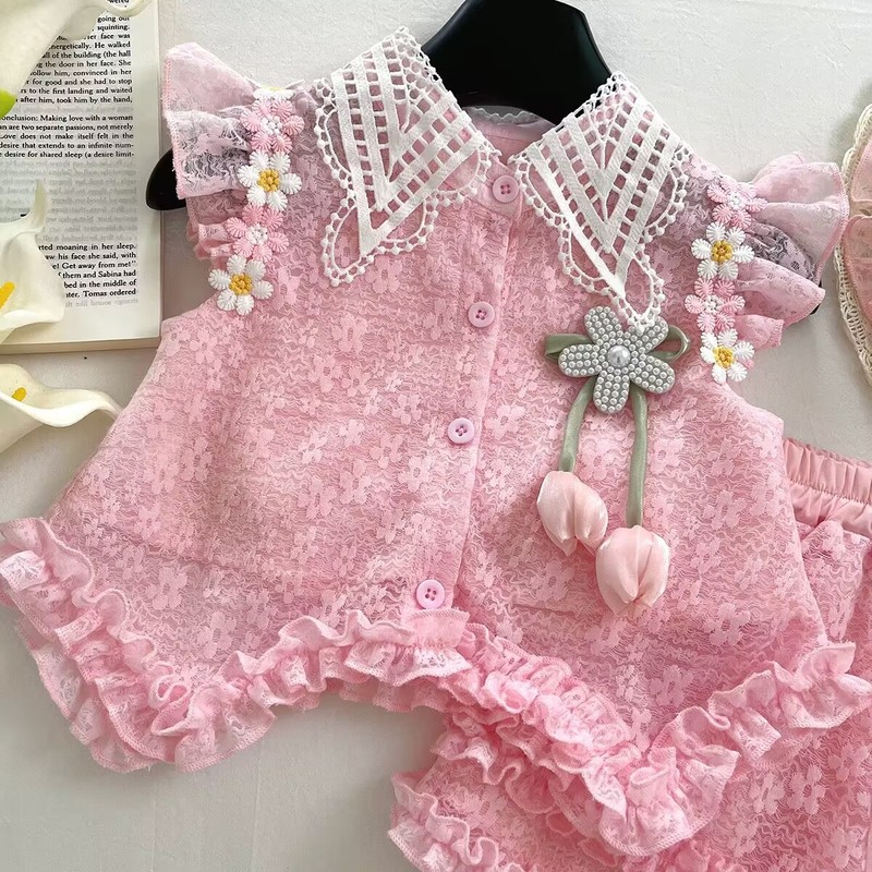 夏の女の子のスーツ新しい女の赤ちゃん 2025 レースフラワーフライスリーブシャツトップレースショーツ 2 点セット|undefined