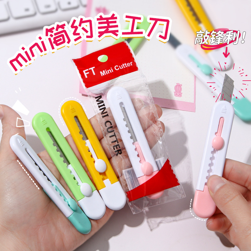 Hermoso cuchillo de dibujos animados afilado mini portátil expreso desempaquetado artefacto de oficina estudiante cuchillo de corte de papel al por mayor