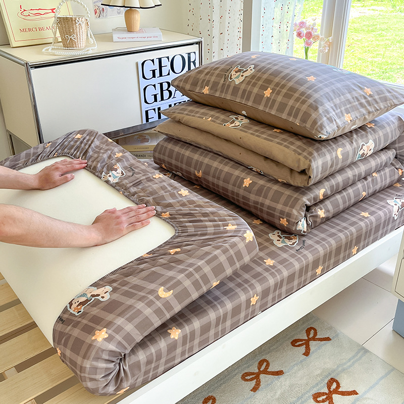 Cama de dormitorio de estudiantes universitarios de algodón de algodón de dibujos animados de tres piezas, ropa de cama, sábana, funda de edredón, juego de seis piezas