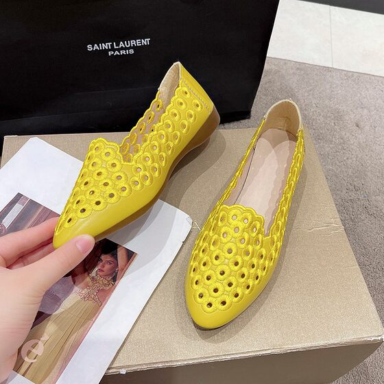 Summer Women's Sandals 2025 Flat Hole Sandals Soft Leather Breathable Hollow Step-in Beef Tendon Soft Bottom Mom's Shoes