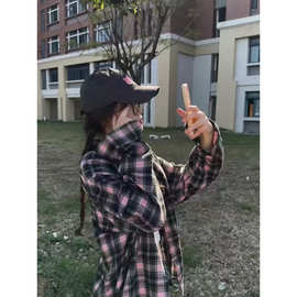 黑粉格子衬衫防晒上衣女春秋装新款宽松休闲设计感长袖衬衣外套