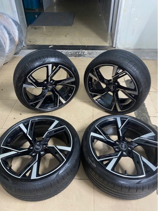 21inch Audi A7/RS7 forged alloy wheels, original factory imported parts from used vehicles, paired with Pirelli tires