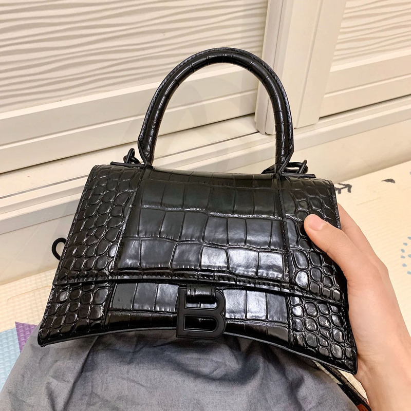 女性用バッグ 2025 春夏新作ハイエンドニッチバゲット脇バッグクロスボディハンドアップグレードバージョン砂時計バッグ|undefined