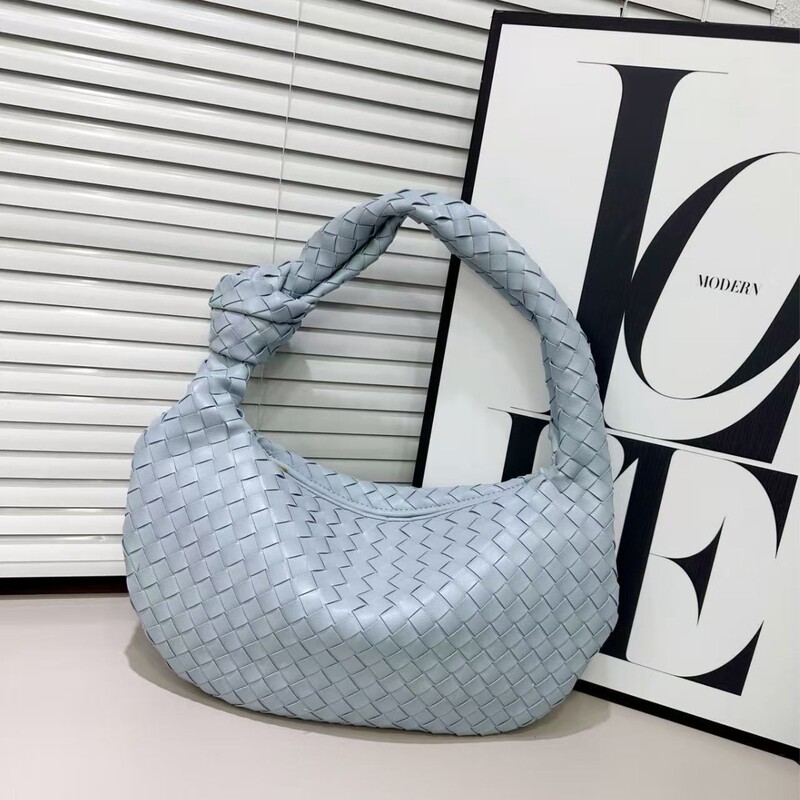 Cross-Border Popular Hand-Woven Croissant Bag, High-End Western Style Armpit Bag, Commuting Casual Portable Shoulder Bag, Women's Bag