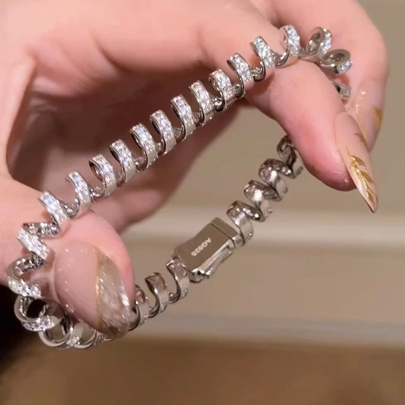 Second-Hand Heavy Industry Super Shiny Silver Phone Cord Bracelet for Women, Light Luxury Niche, Exquisite and High-Value Hand Jewelry