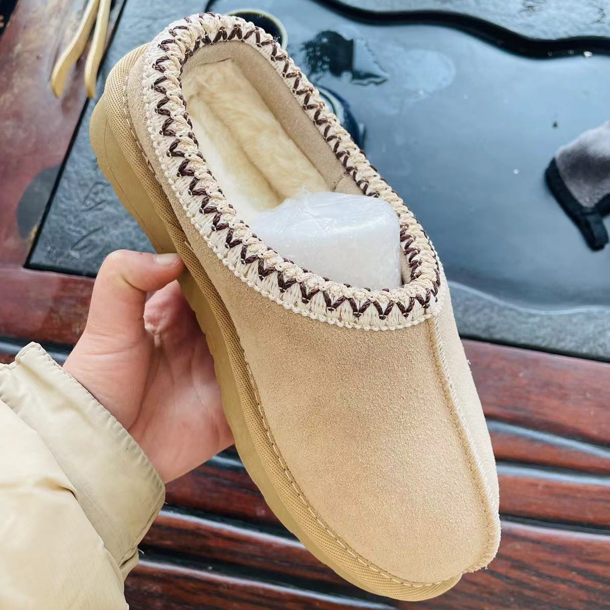 Pantoufles d'hiver chaudes antidérapantes pour femmes en plein air, mini bottes de table imperméables, bottines courtes en cuir, chaussures à enfiler en peluche_voghion.com