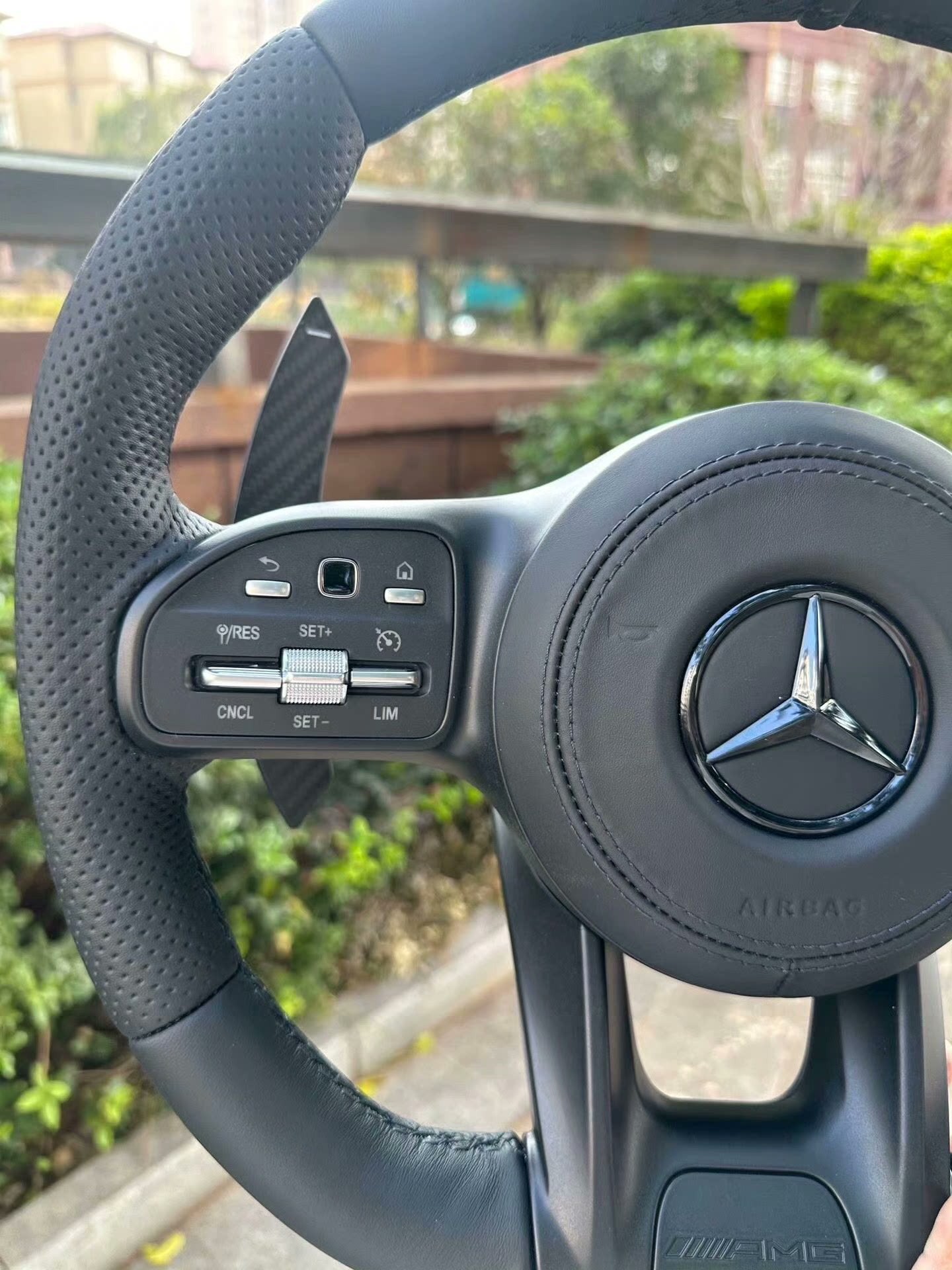Used for Mercedes-Benz E-Class E200 E300 E320 E260 E350 E43 E63, matte finish steering wheel modification