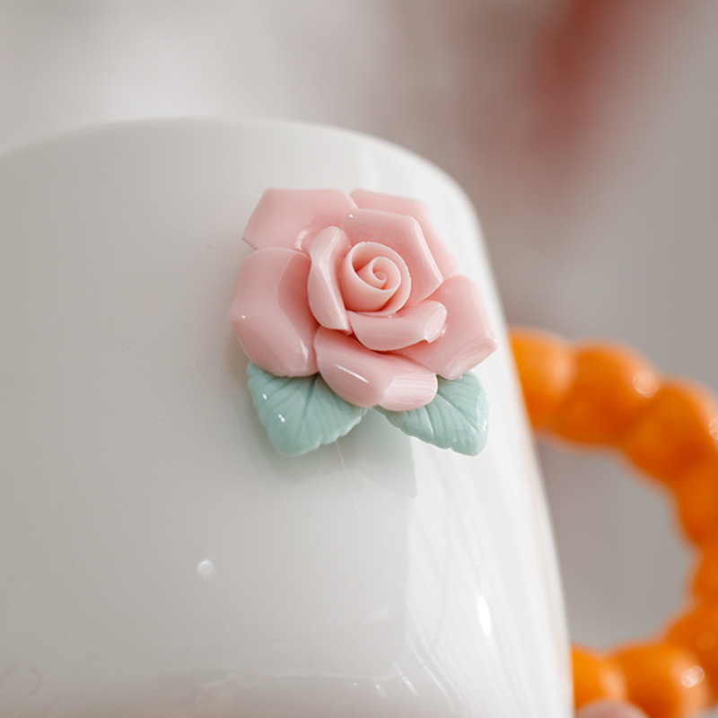 Pequeña taza de flores frescas, simple y elegante taza de oficina de estilo ins, taza de cerámica exquisita de dopamina de alto valor