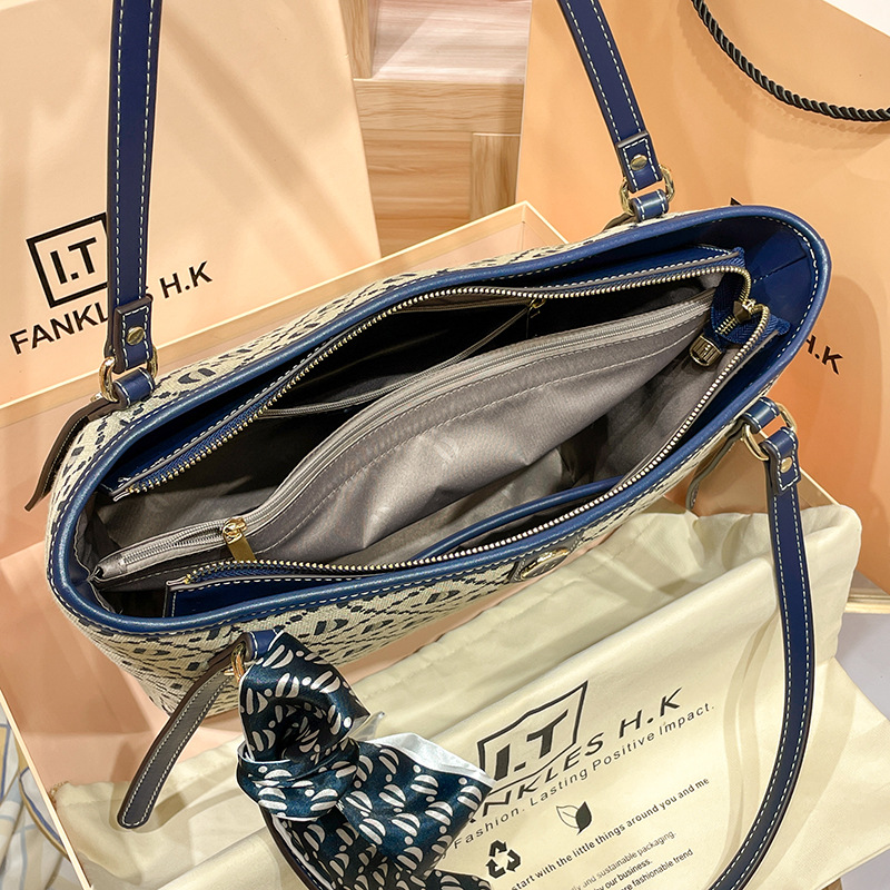 Hong Kong – sac en cuir véritable pour femmes, fourre-tout de banlieue imprimé brodé, asymétrique épaule dénudée, grand sac tendance, nouvelle collection 2024_voghion.com