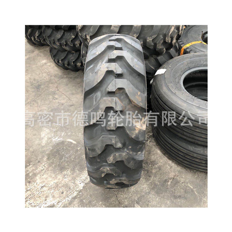Suministro de fábrica 10,5/80-18 neumático patrón de espiga