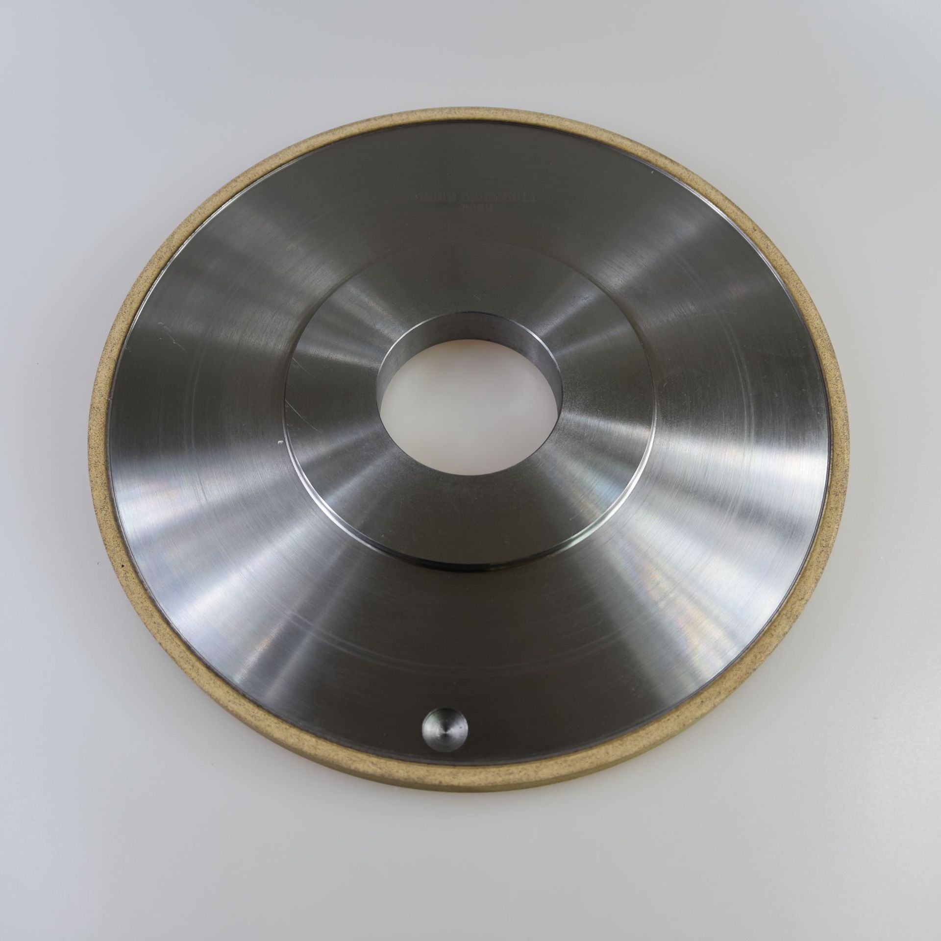 棱角保持性很好的、专克难磨高硬度淬火钢材的金属CBN砂轮