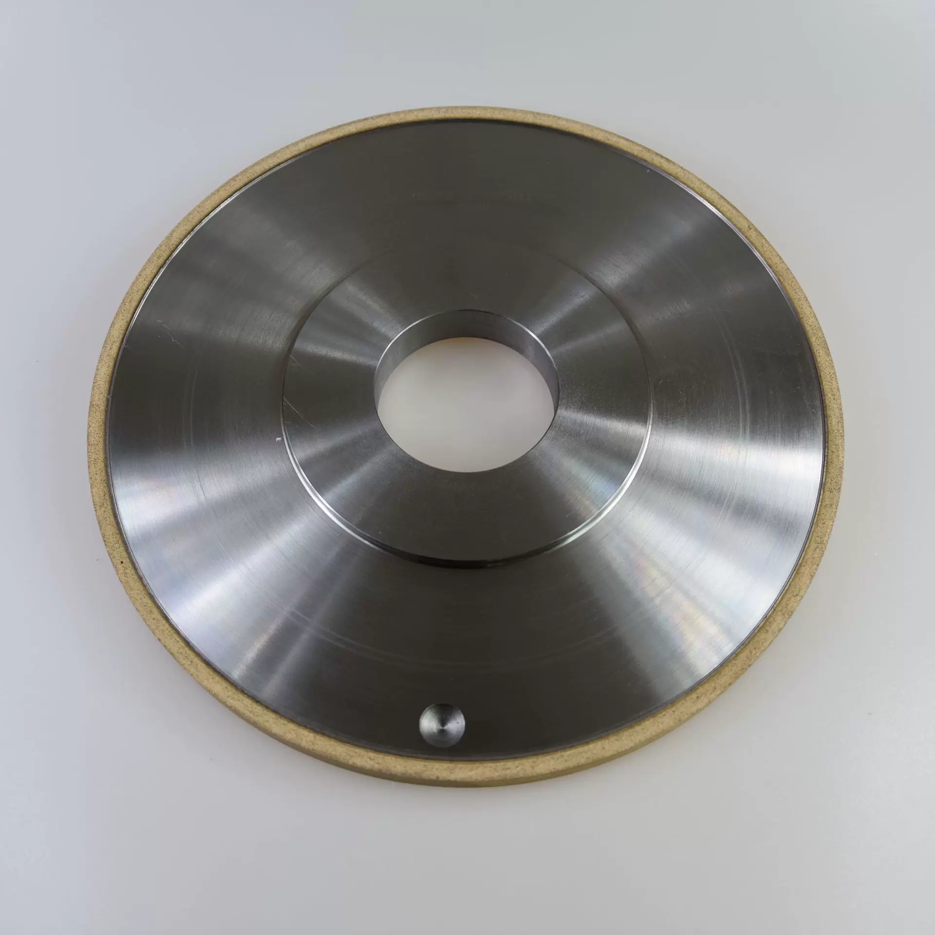 棱角保持性很好的、专克难磨高硬度淬火钢材的金属CBN砂轮