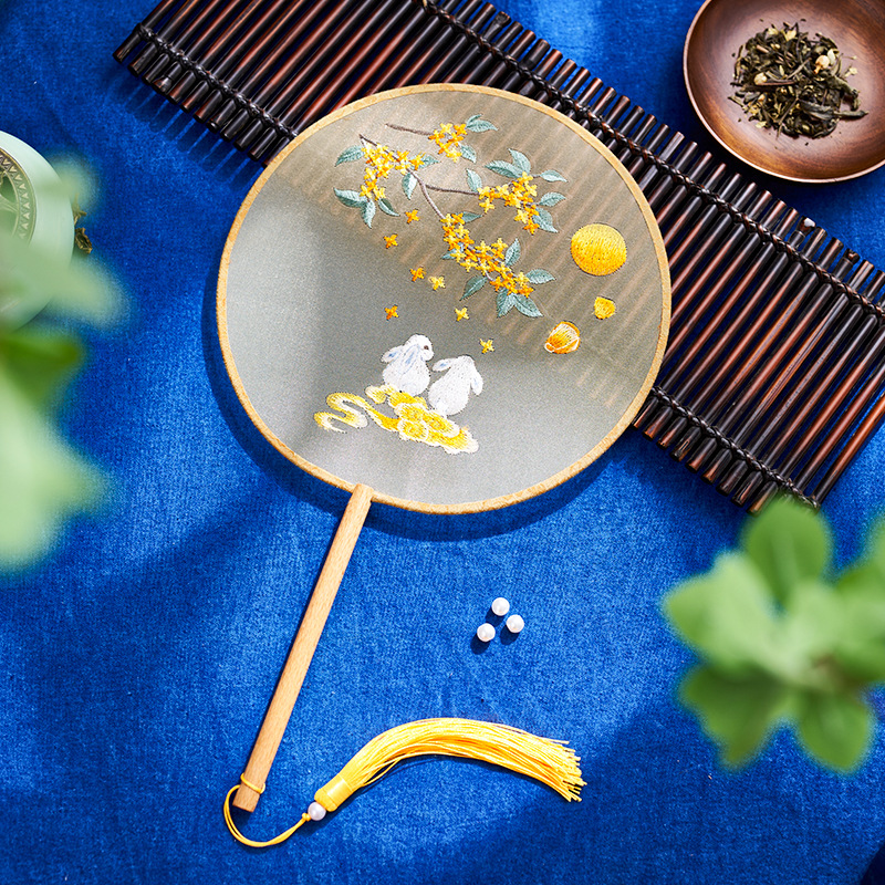 Abanico de grupo Bordado de estilo antiguo Abanico clásico Bordado de estilo chino Fairy Qi Mujer Hanfu Cheongsam Traje antiguo Abanico de baile pequeño de verano