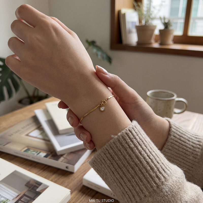 Stainless Steel 18K Bubble Round Diamond Snake Bone Bracelet, Light Luxury, High-End, Exquisite, Niche Design Jewelry Bracelet for Women Stainless Steel 18K Bubble Round Diamond Snake Bone Bracelet, Light Luxury, High-End, Exquisite, Niche Design Jewelry Bracelet for Women