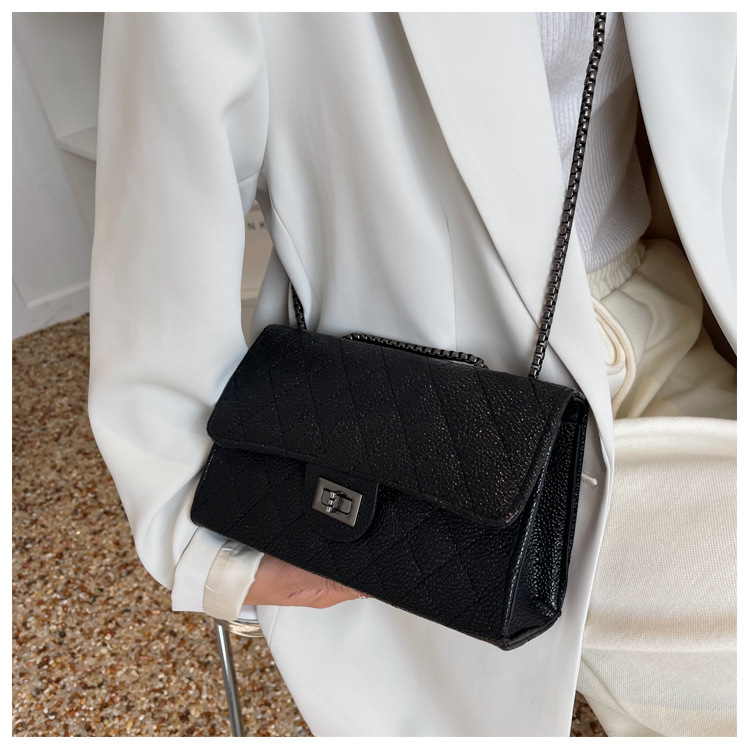 Vrouwelijk Medium Kunstleer Effen Kleur Ruit Street High Street Vierkant Flip Onderarmtas display picture 4