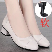 新款皮鞋妈妈鞋单鞋软皮软底中年女士皮鞋女中跟舒适上班工作鞋子