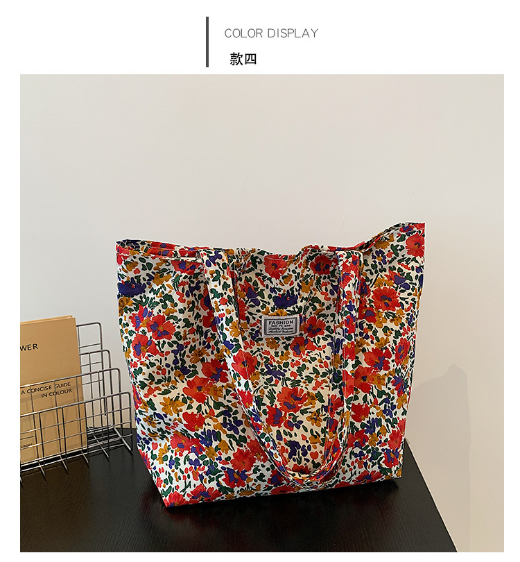 The large-capacity single-shoulder bag for student commuting is a bestseller in early spring. The Korean-style fresh and simple floral fabric bag is a versatile tote bag undefined