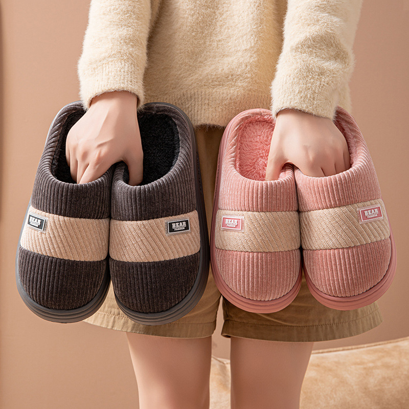 2026 autumn and winter couple's cotton slippers, thick-soled, non-slip, color-blocked, plush, warm, and with a closed-toe design for both men and women 2026 autumn and winter couple's cotton slippers, thick-soled, non-slip, color-blocked, plush, warm, and with a closed-toe design for both men and women
