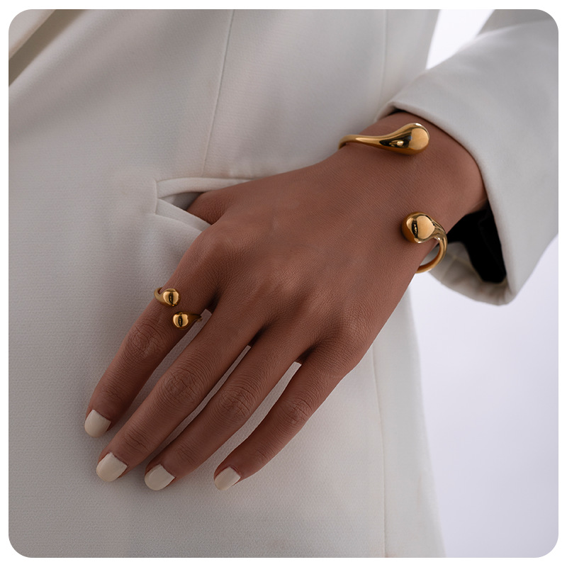 Tina Europa y América de moda doble gota de agua pulsera de acero de titanio temperamento femenino 18k oro galvanizado acero inoxidable abierto joyería de anillo