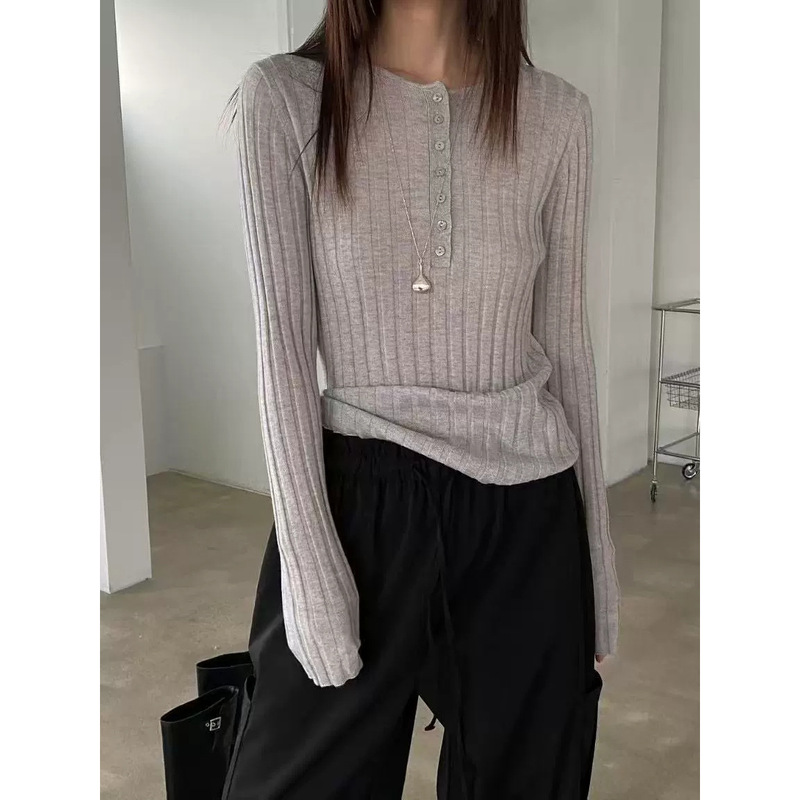 Now the 2026 Spring New Model from Korean Designer Much M*Re Is a Vertical Textured Half-Button Cardigan Knitwear Now the 2026 Spring New Model from Korean Designer Much M*Re Is a Vertical Textured Half-Button Cardigan Knitwear