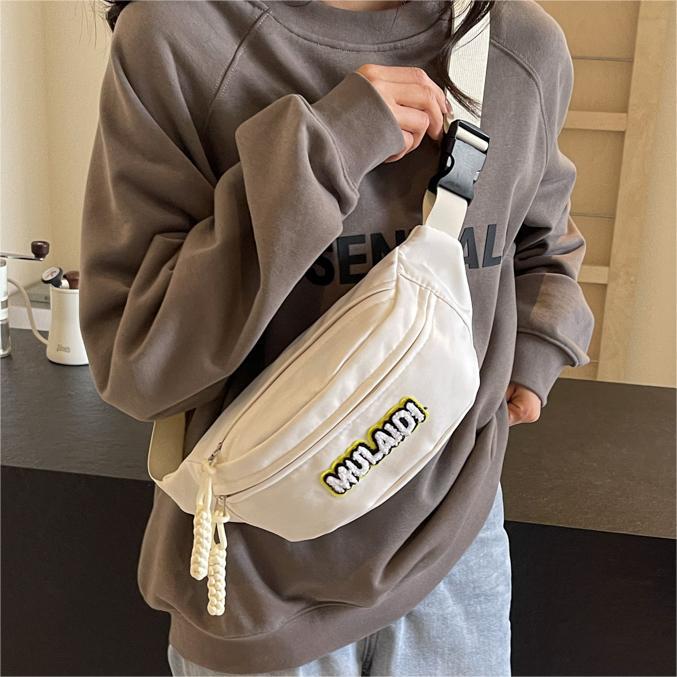 Bolso de verano para mujeres 2024 nueva moda versátil bolso de pecho casual nicho deportivo fresco bolso de hombro único