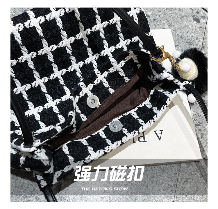 This year's popular bags are versatile for women. The 2023 new tweed bucket single-shoulder bag exudes a sense of sophistication and is a student commuting tote bag Item Picture