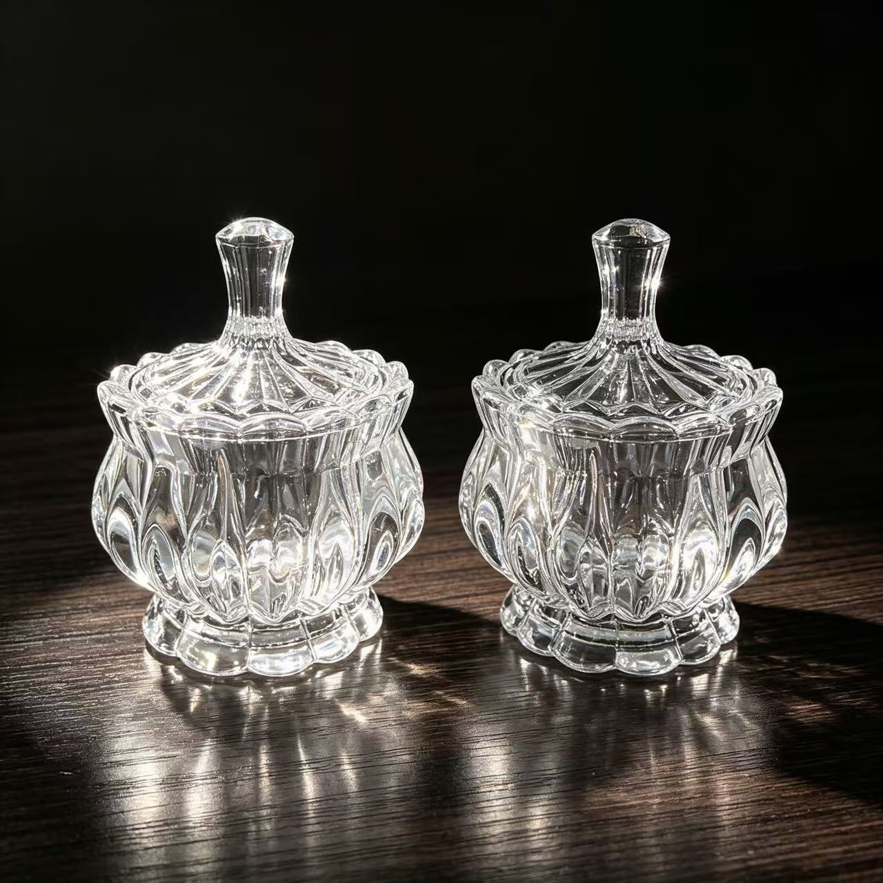 Joyas de latas de cristal de lujo ligero contienen latas de bocadillos, cajas de frutas, adornos de bodas con cinturones de regalo y tapas de cenicero perfumado