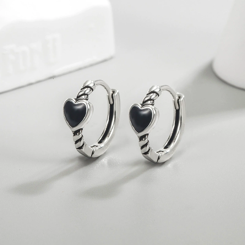 Small design retro earrings, trend of season