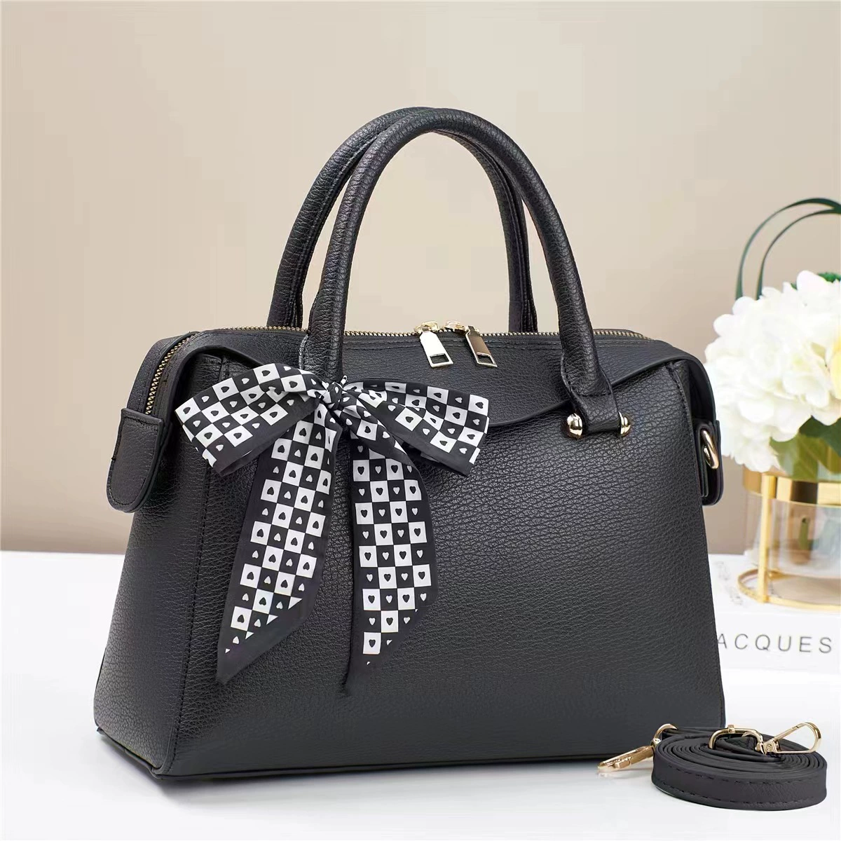 Capacious Shoulder Bag, Fashionable Structured Handbag, 32×13×22 cm, Removable Strap
