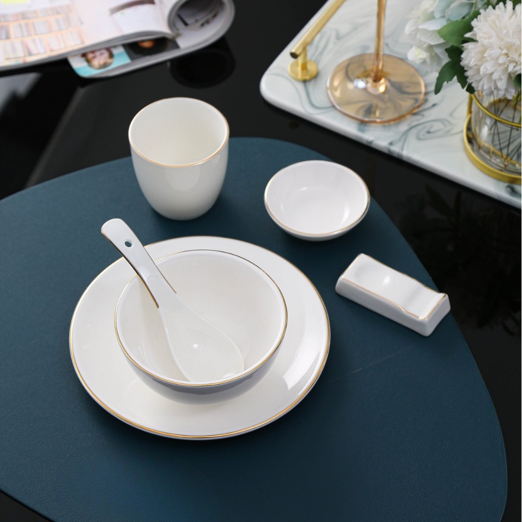 Six-piece gold-rimmed straight bowl setting set