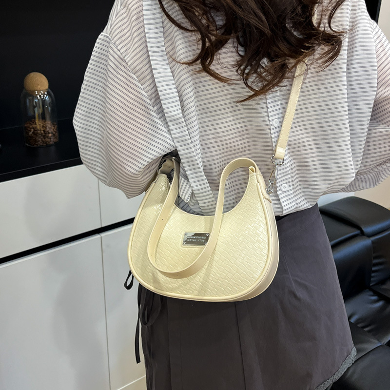 Bolsos de axila populares de verano para mujer 2025 comercio exterior nuevo estilo nicho todo-fósforo bolso de hombro de alta gama nicho bolsa de media luna