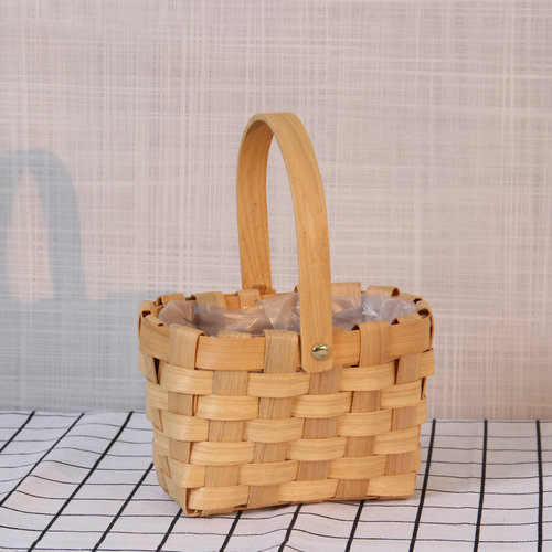 Portable flower basket, straw woven flower basket, straw woven rattan hand-held flower basket, pastoral style creative wicker flower basket